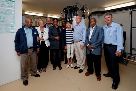 Die groep betrokkenes tydens die amptelike ingebruikstelling van Baardskeerdersbos se R7m Watersuiweringswerke, met vlnr rdl Rudolph Smith, Coenie Groenewald, Andrew Theunissen (Ikusasa), rdv Nicolette Botha-Guthrie (Overstrandse Uitvoerende Burgemeester), Stephanus Victor (Ikusasa), Hanré Blignaut, Kobus Richter (Ikusasa), Jimmy Deane (Ikusasa) en Pierre Appollis (Ikusasa).